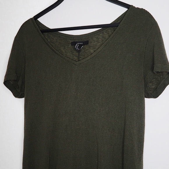 Forever 21 | High Low V-Neck Shirt - Picture 2 of 5